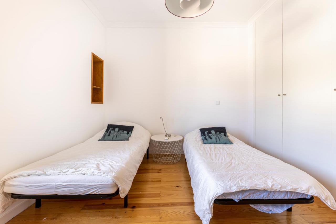 Comfy 3 Bedroom Apartment Campo De Ourique Lisbon Exterior photo