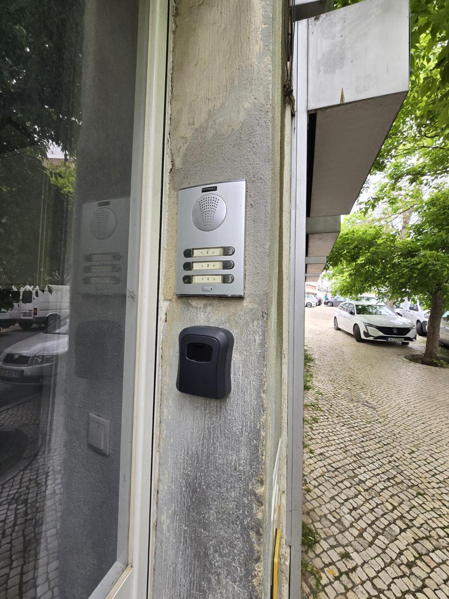 Comfy 3 Bedroom Apartment Campo De Ourique Lisbon Exterior photo